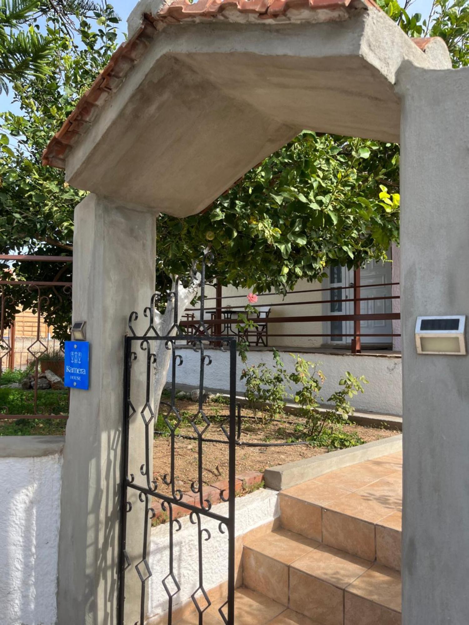 Kamera House Khordhákion Exterior photo